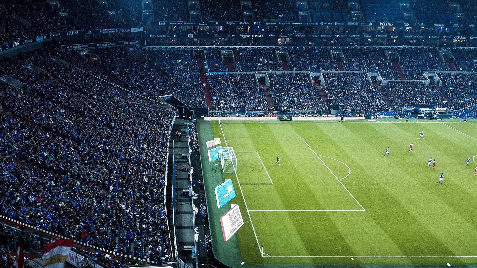 英超“榜首大战”:曼联未眠夜,争夺冠军有多激烈?